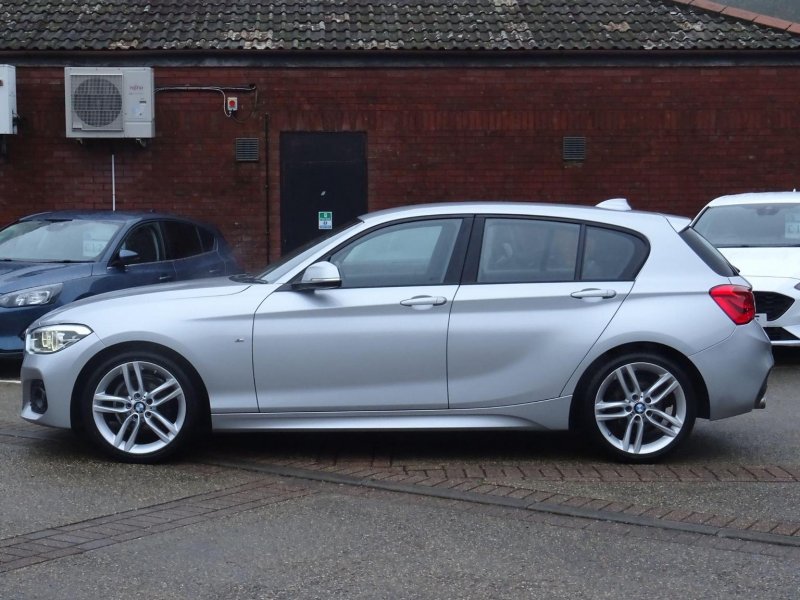 BMW 1 SERIES