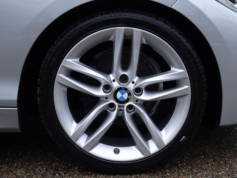 BMW 1 SERIES