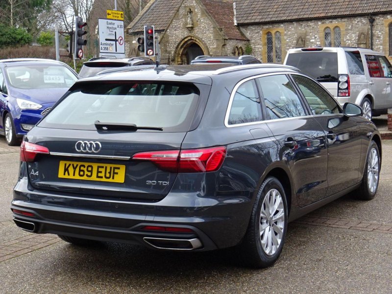 AUDI A4 AVANT