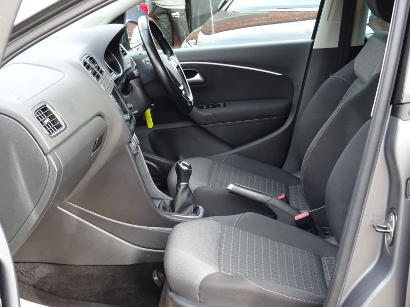 VOLKSWAGEN POLO