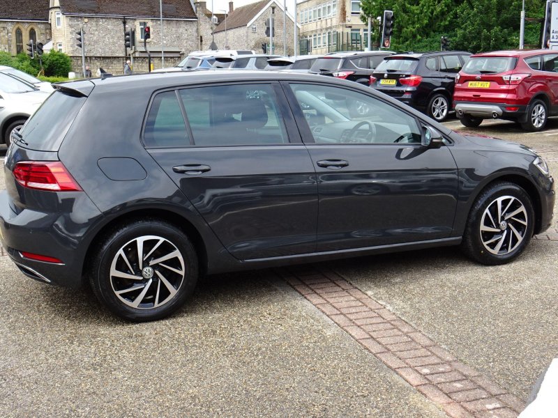 VOLKSWAGEN GOLF