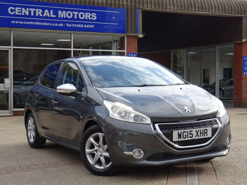 PEUGEOT 208